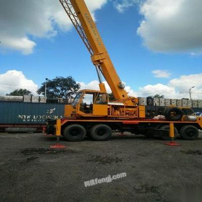 40噸隨車吊 自重42噸的專業(yè)吊裝能手